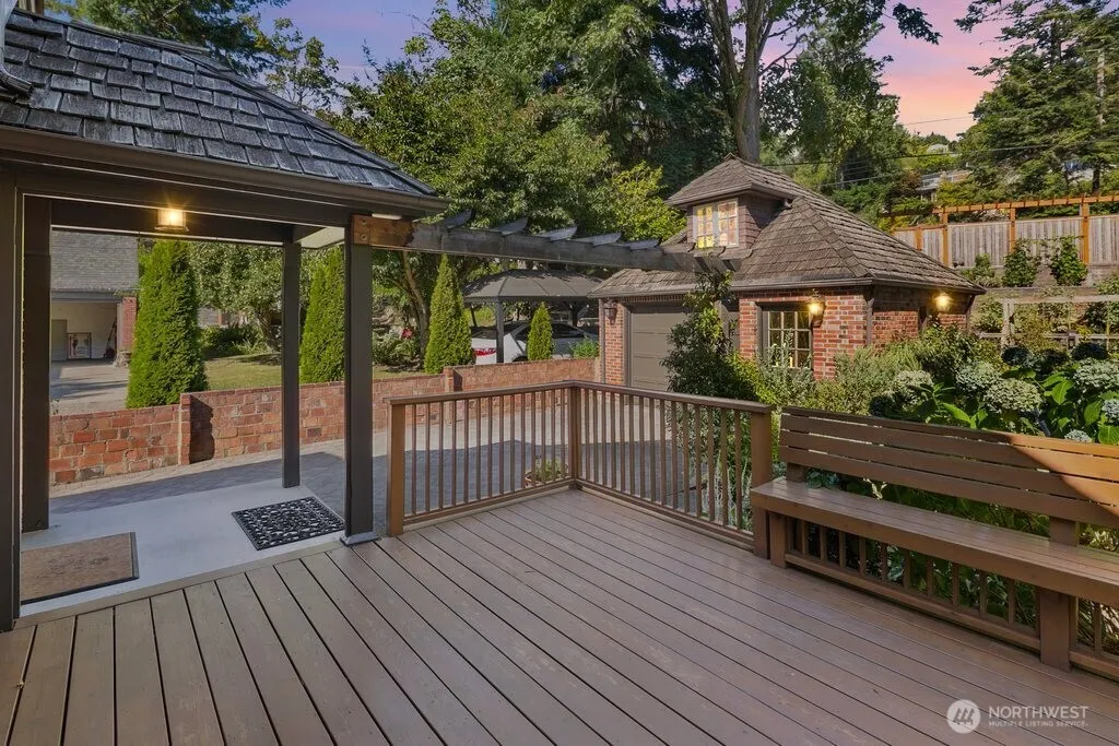 8430 Fauntleroy Way SW, Seattle, WA 98136-2414