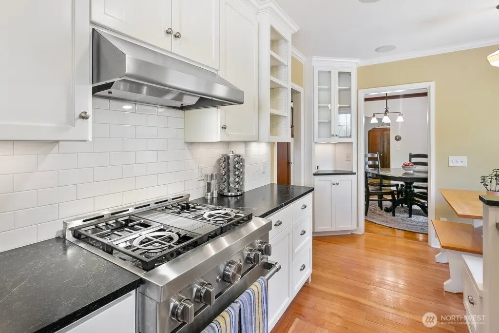 8430 Fauntleroy Way SW, Seattle, WA 98136-2414