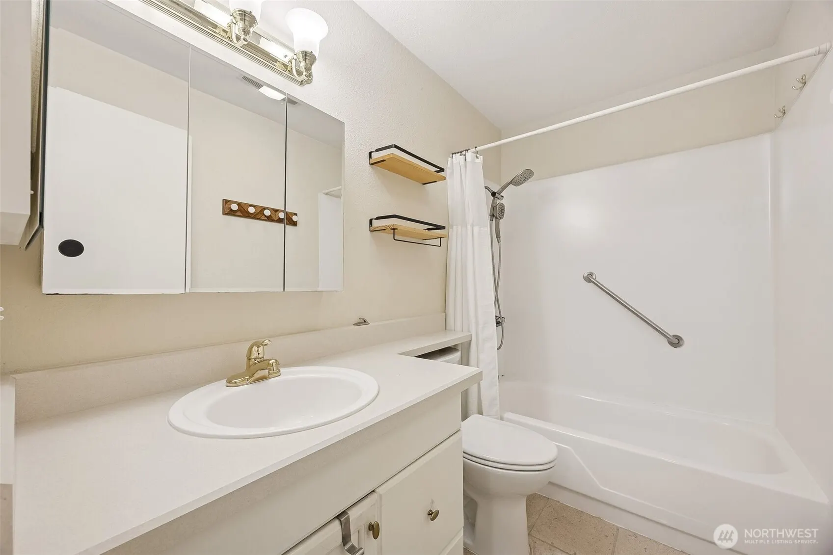 831 126th Place NE #B208, Bellevue, WA 98005