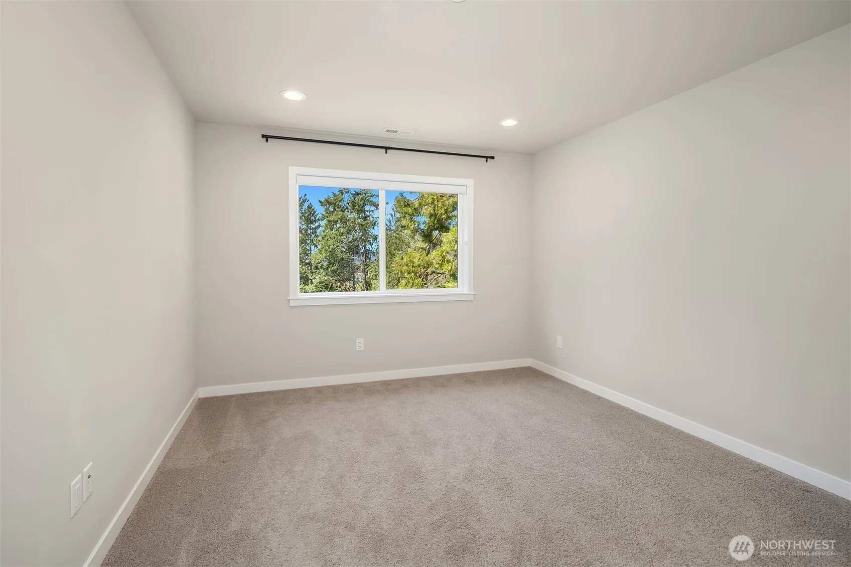974 NW Pickering Street , Issaquah, WA 98027-2671