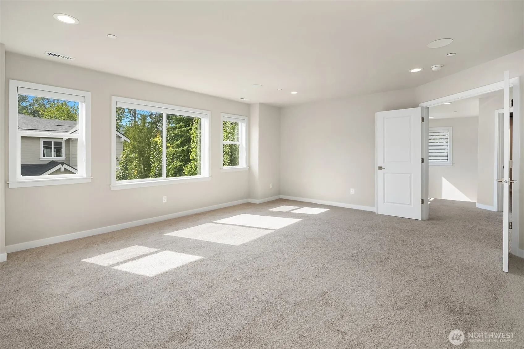 974 NW Pickering Street , Issaquah, WA 98027-2671