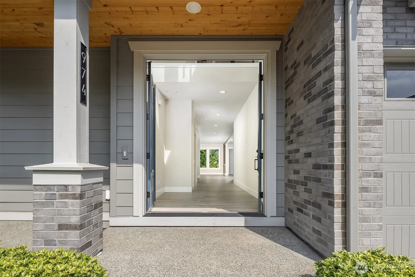 974 NW Pickering Street , Issaquah, WA 98027-2671