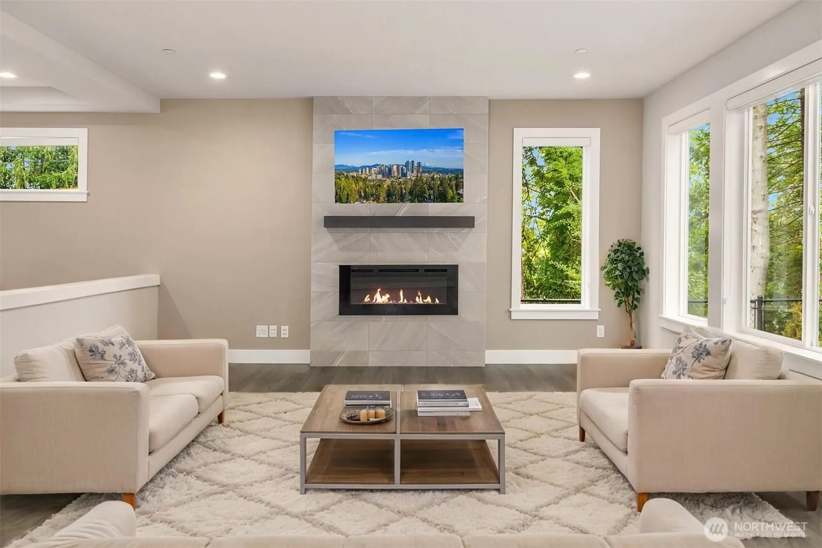 974 NW Pickering Street , Issaquah, WA 98027-2671
