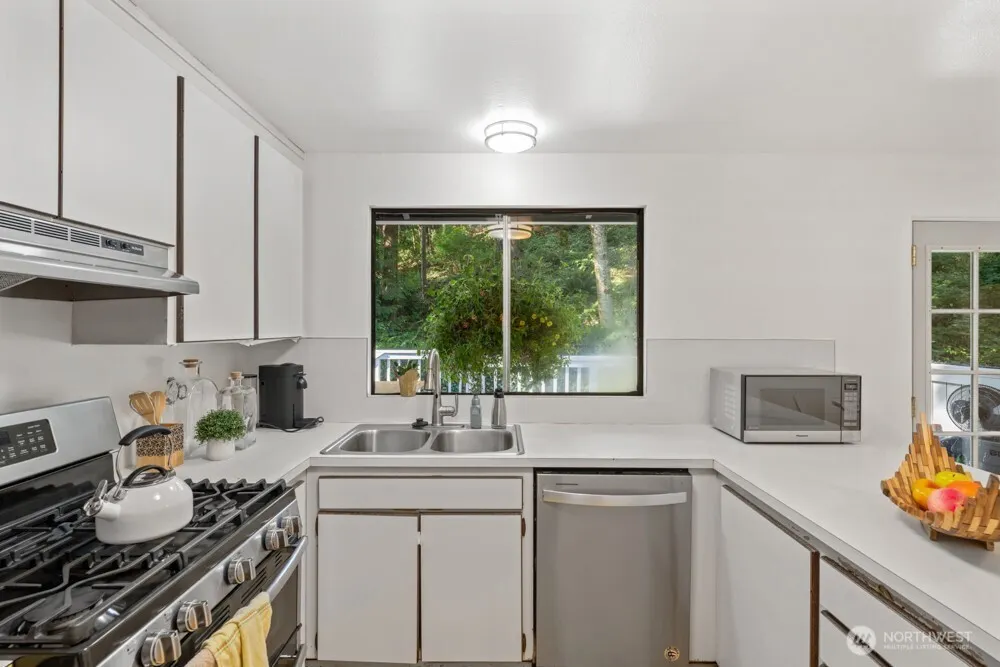 15718 173rd Avenue NE, Woodinville, WA 98072