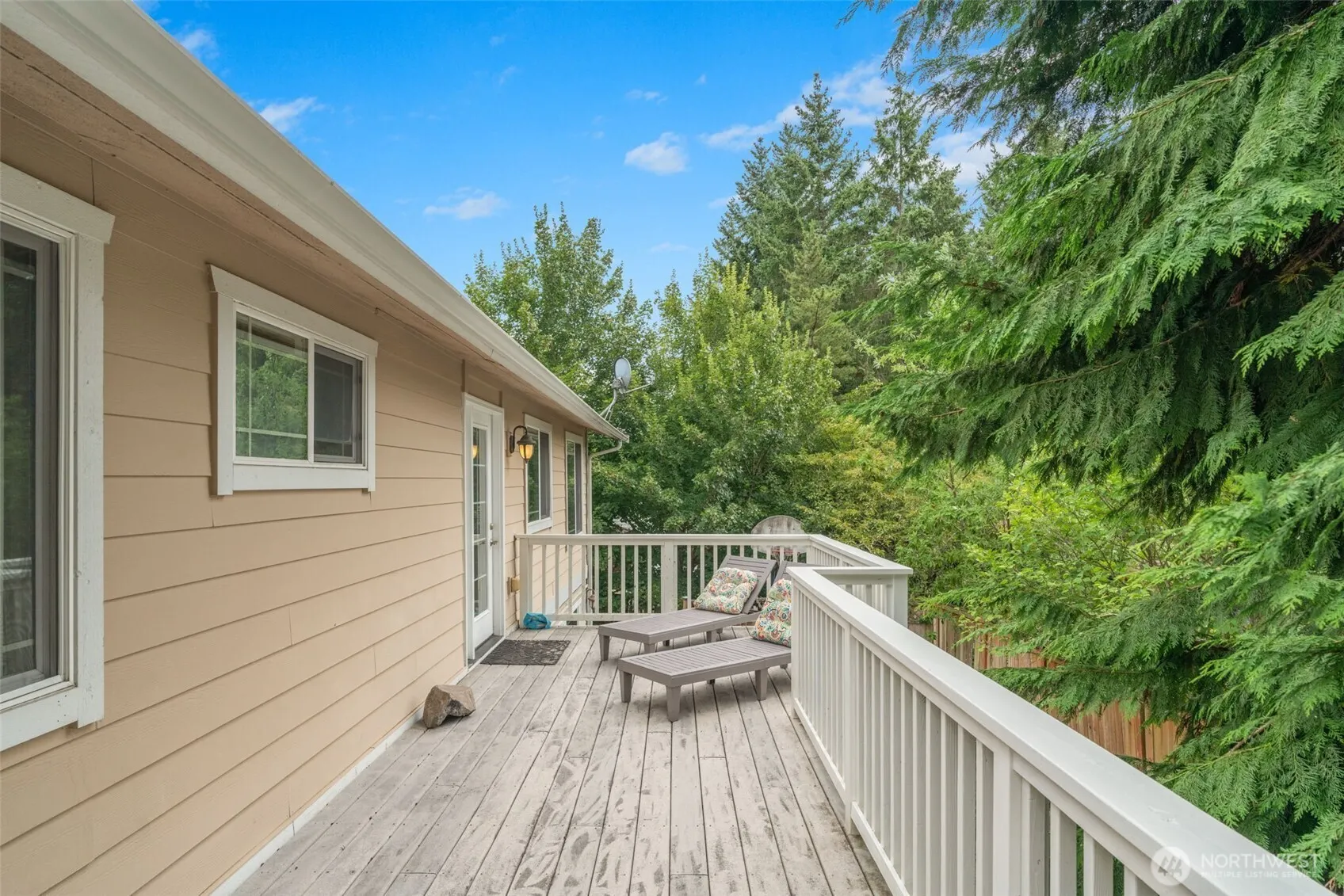 12623 NE 28th Street , Bellevue, WA 98005