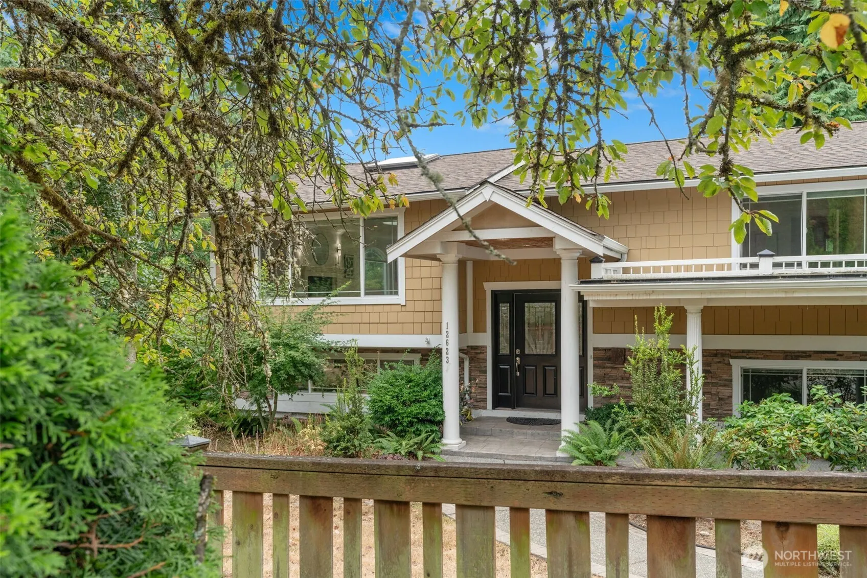 12623 NE 28th Street , Bellevue, WA 98005