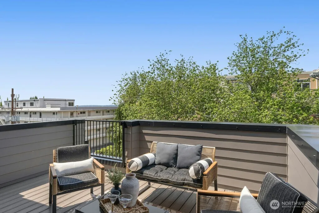 118 C 2nd Street S, Kirkland, WA 98033