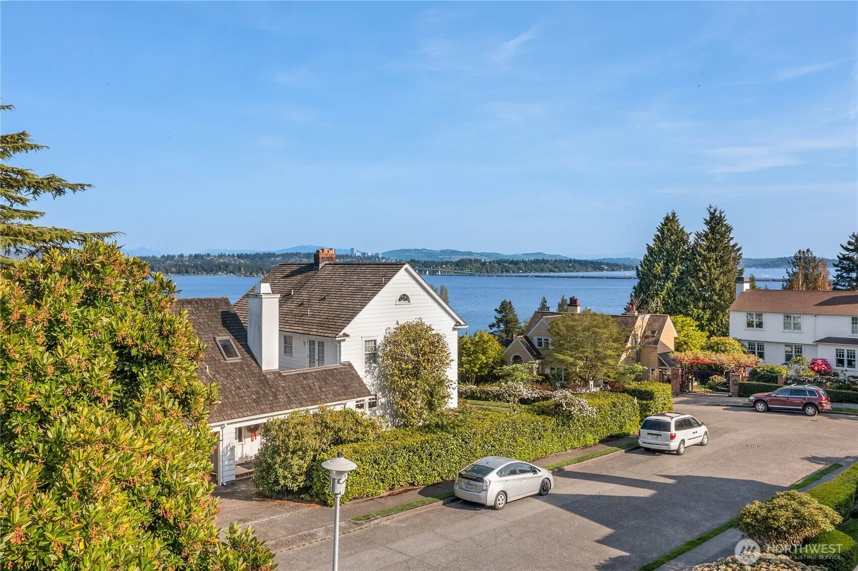 4231 53rd Ave NE , Seattle, WA 98105