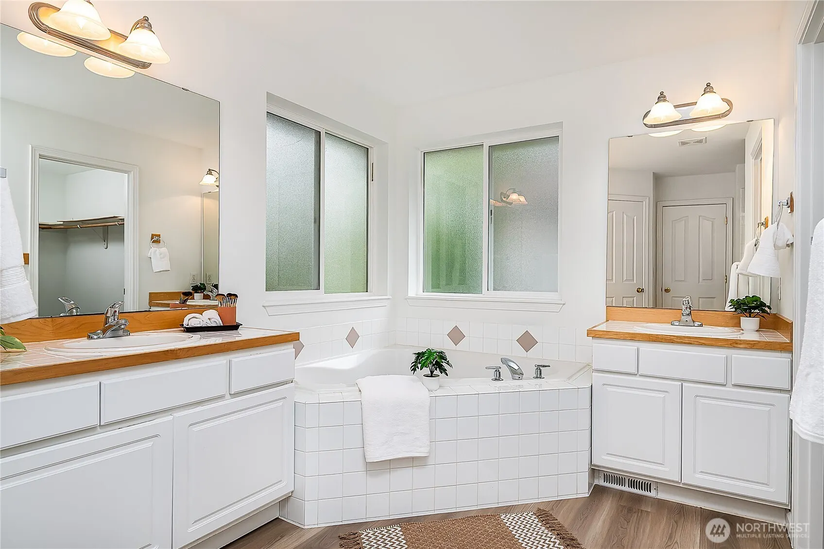17121 3rd Place W, Bothell, WA 98012