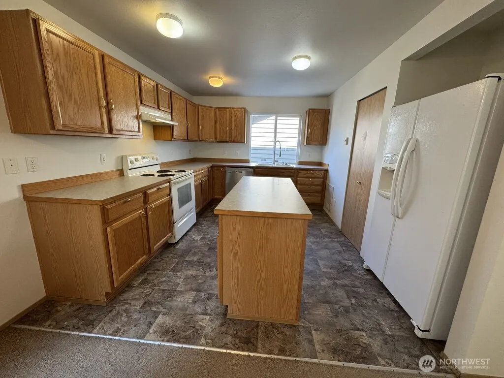 22324 NE 100th Way , Redmond, WA 98053