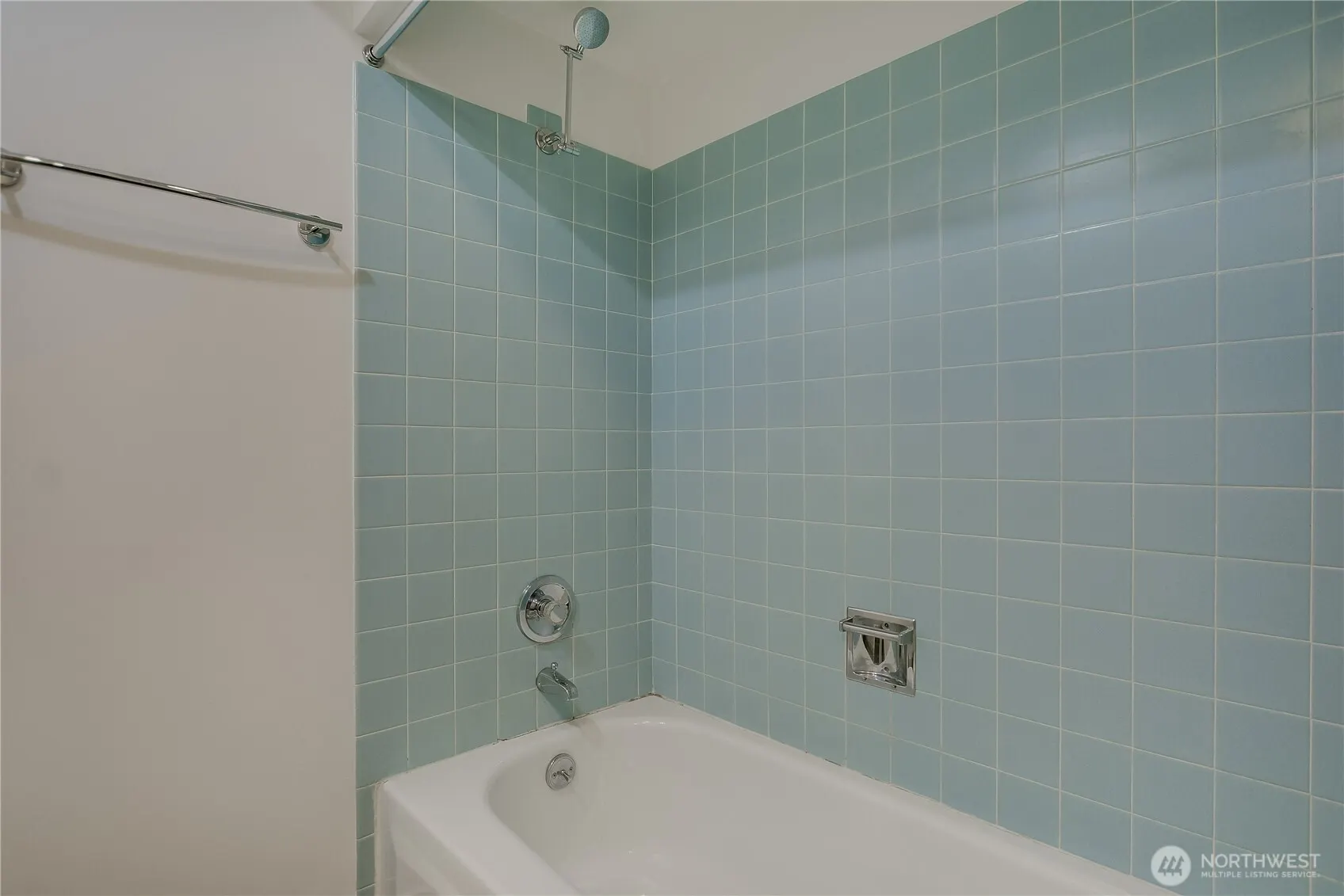 3200 W Commodore Way #304, Seattle, WA 98199