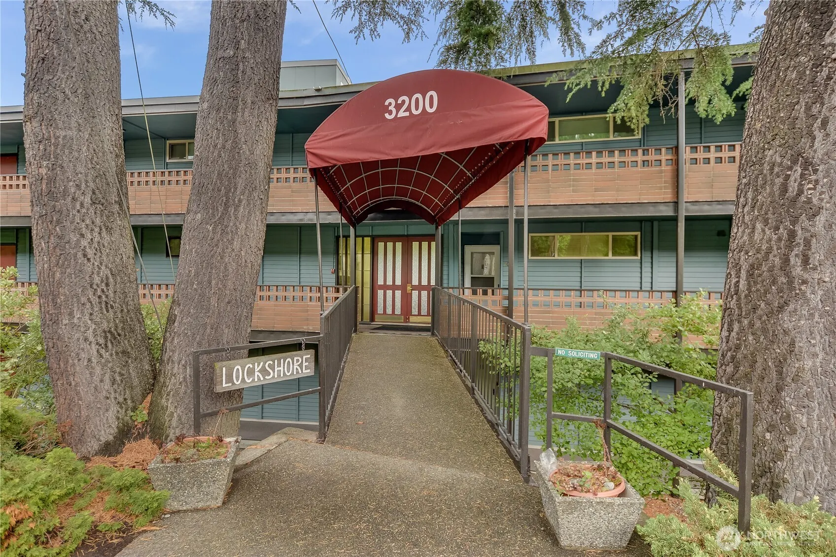 3200 W Commodore Way #304, Seattle, WA 98199