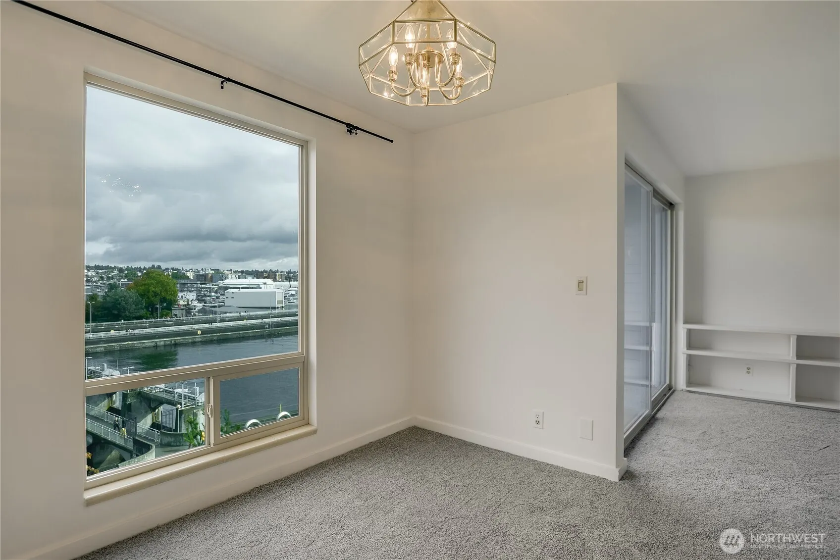 3200 W Commodore Way #304, Seattle, WA 98199