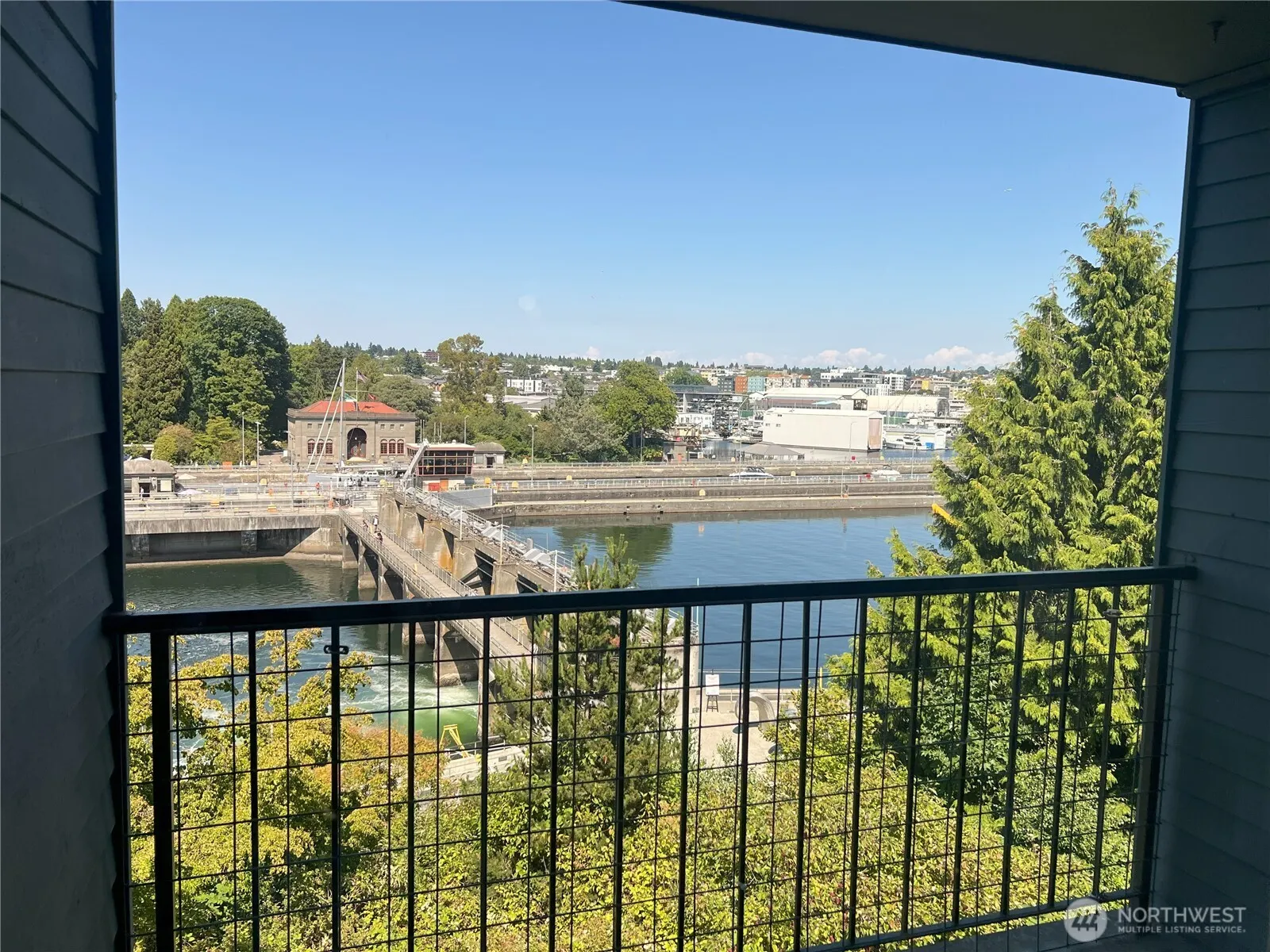 3200 W Commodore Way #304, Seattle, WA 98199