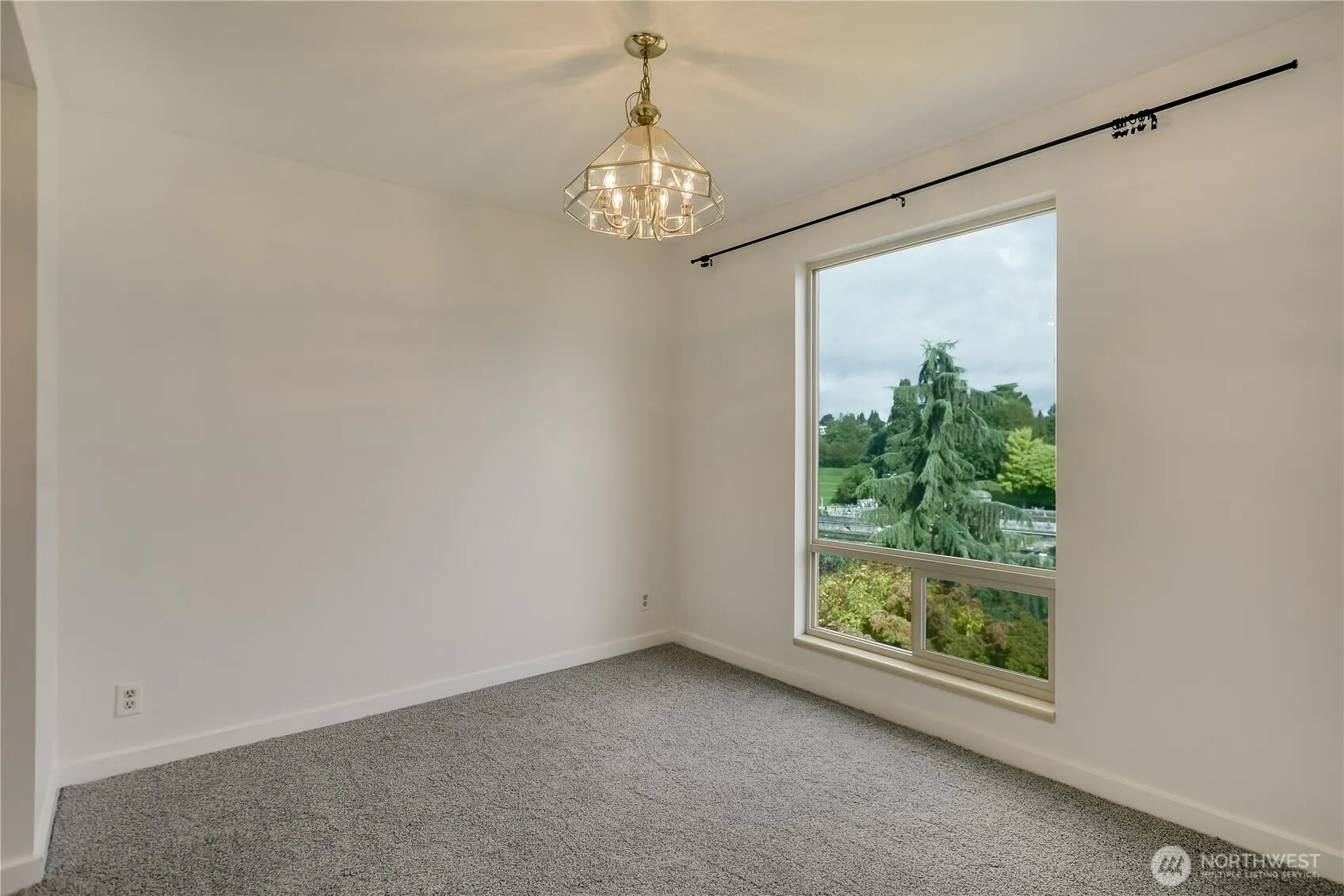 3200 W Commodore Way #304, Seattle, WA 98199