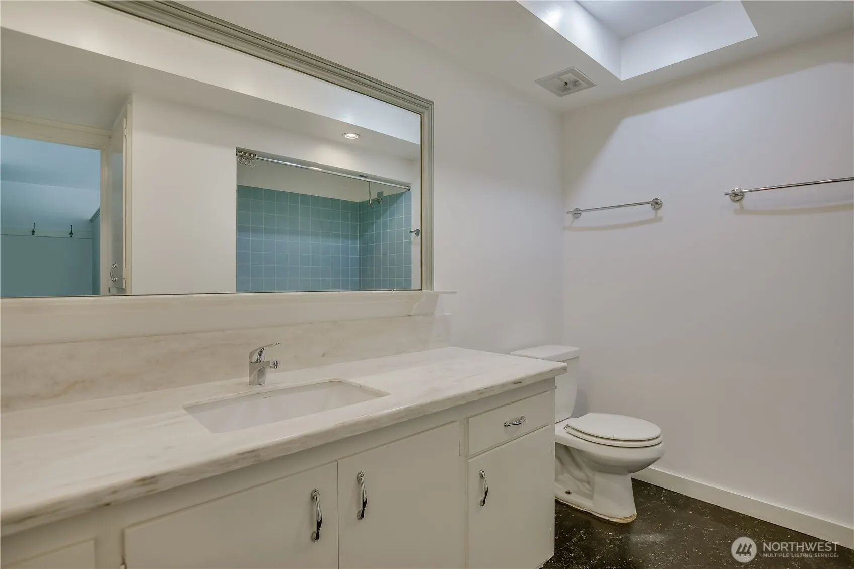 3200 W Commodore Way #304, Seattle, WA 98199