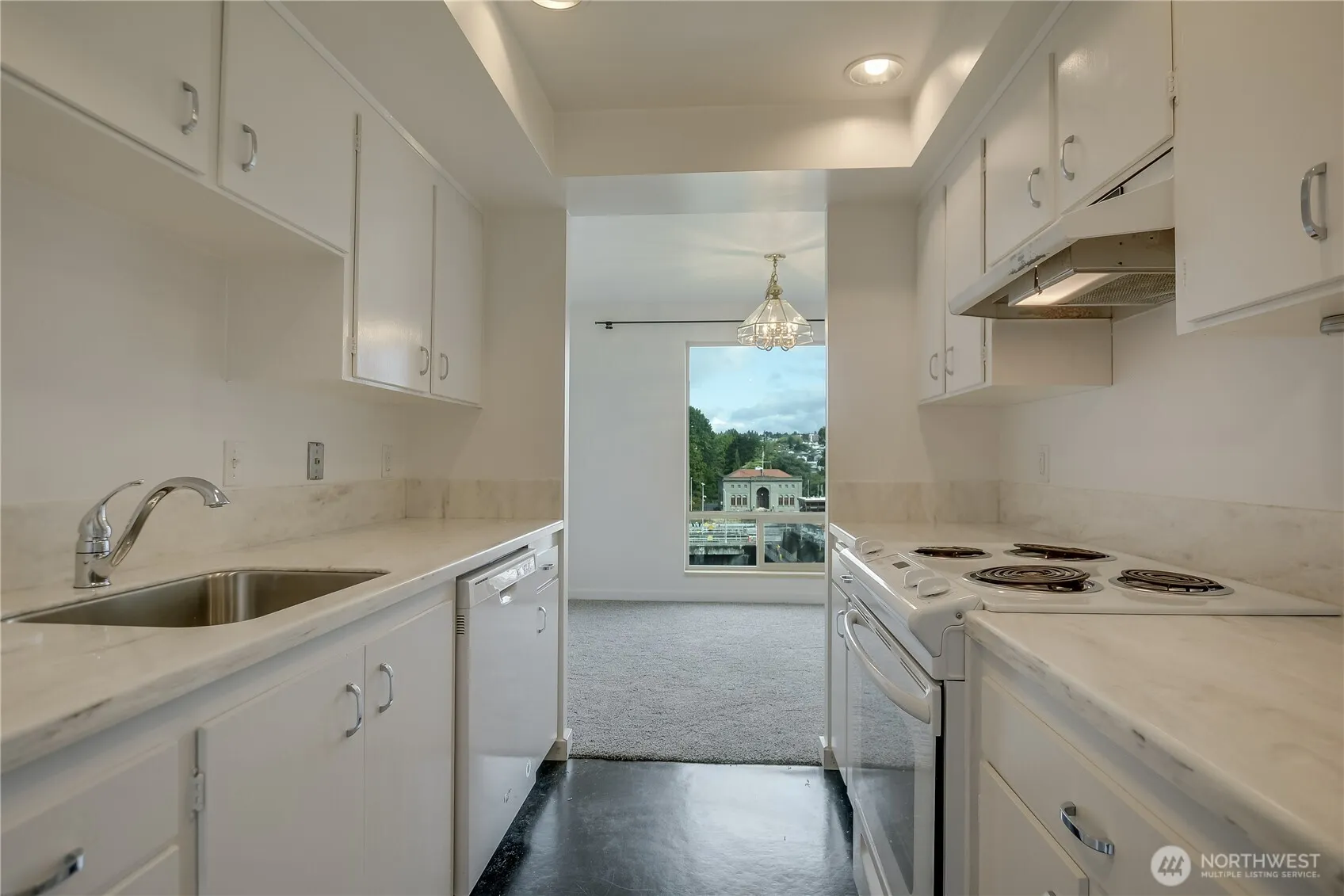 3200 W Commodore Way #304, Seattle, WA 98199