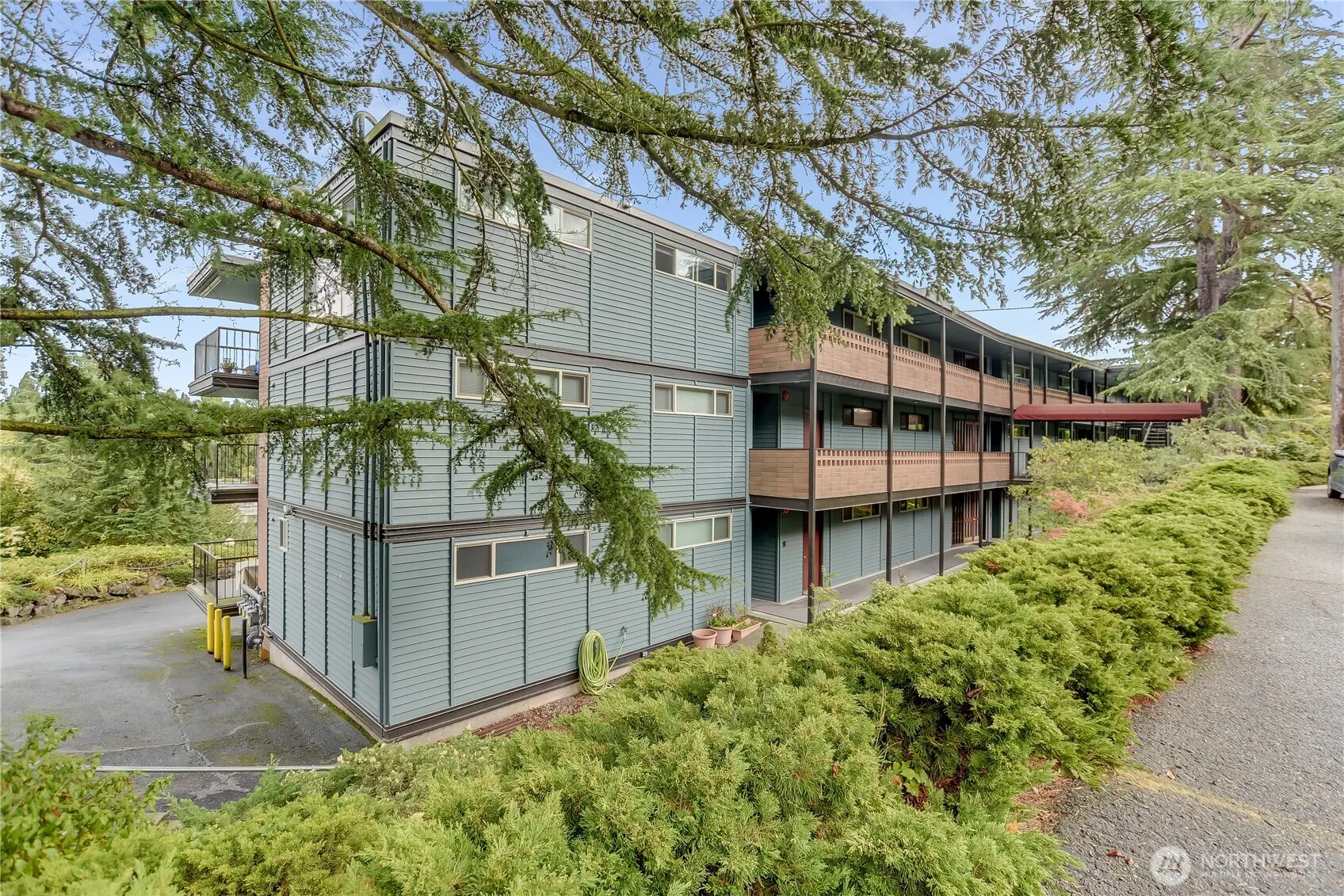 3200 W Commodore Way #304, Seattle, WA 98199
