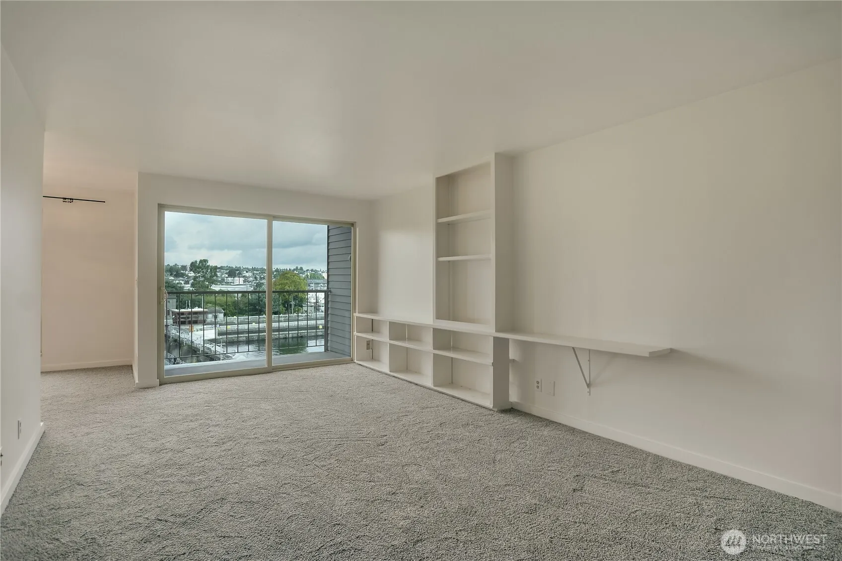 3200 W Commodore Way #304, Seattle, WA 98199