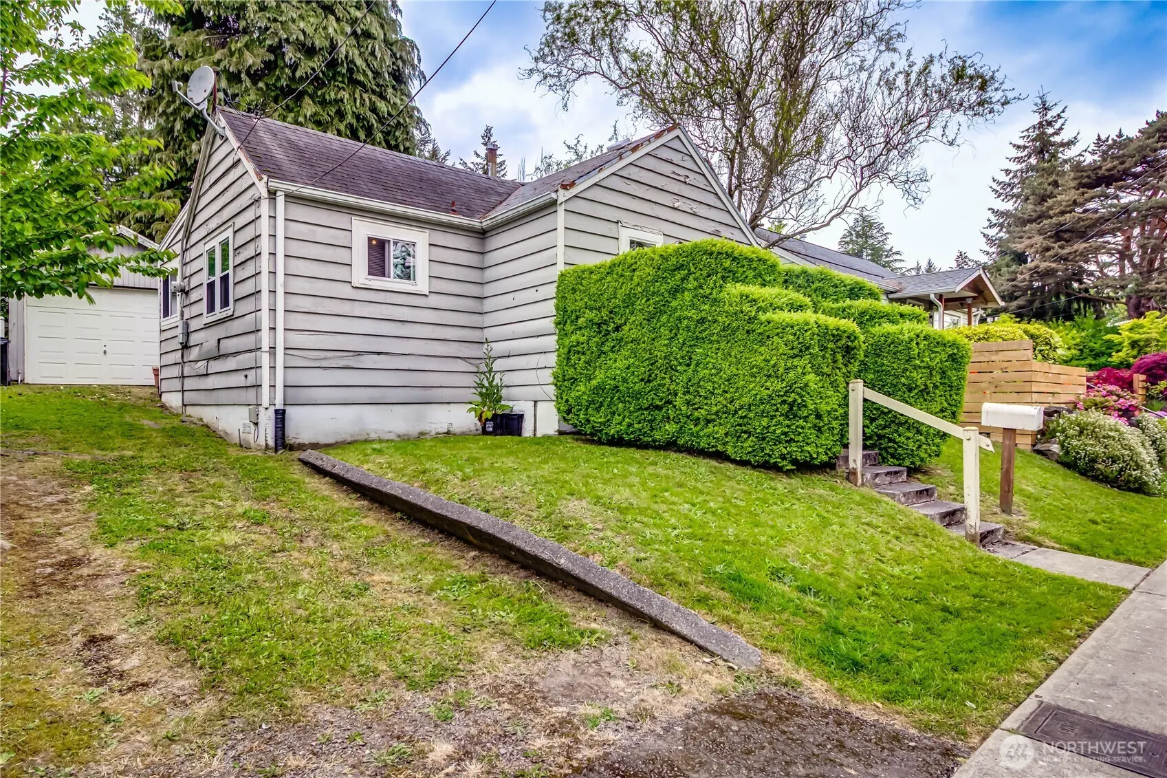 9817 35th Avenue SW, Seattle, WA 98126