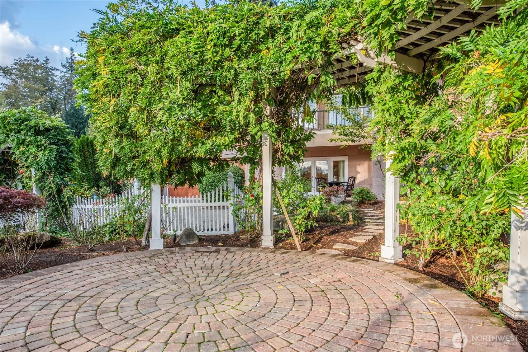 9426 Lake Washington Boulevard NE, Bellevue, WA 98004