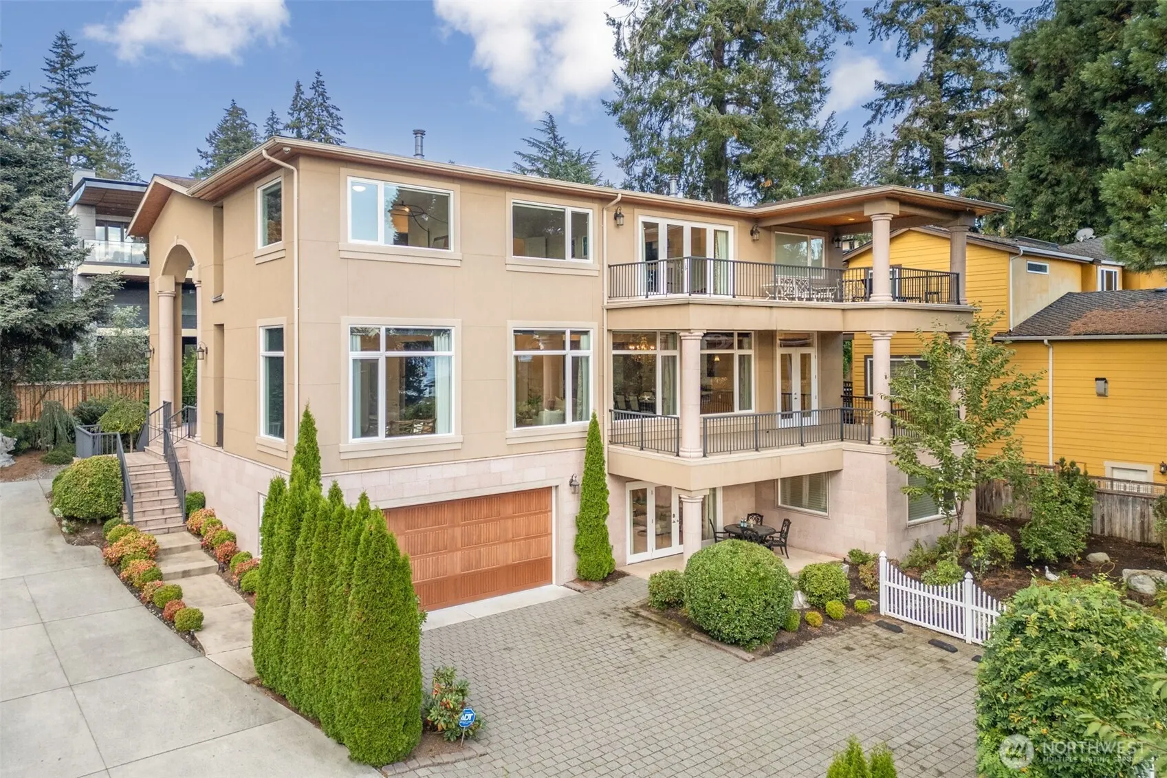9426 Lake Washington Boulevard NE, Bellevue, WA 98004