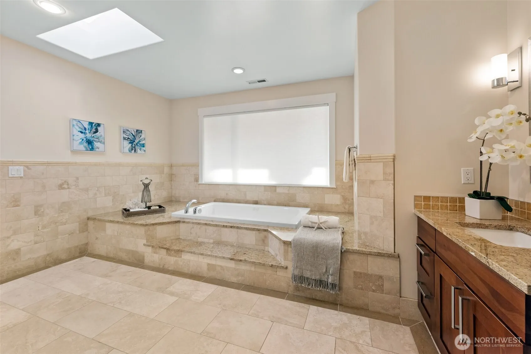 9426 Lake Washington Boulevard NE, Bellevue, WA 98004