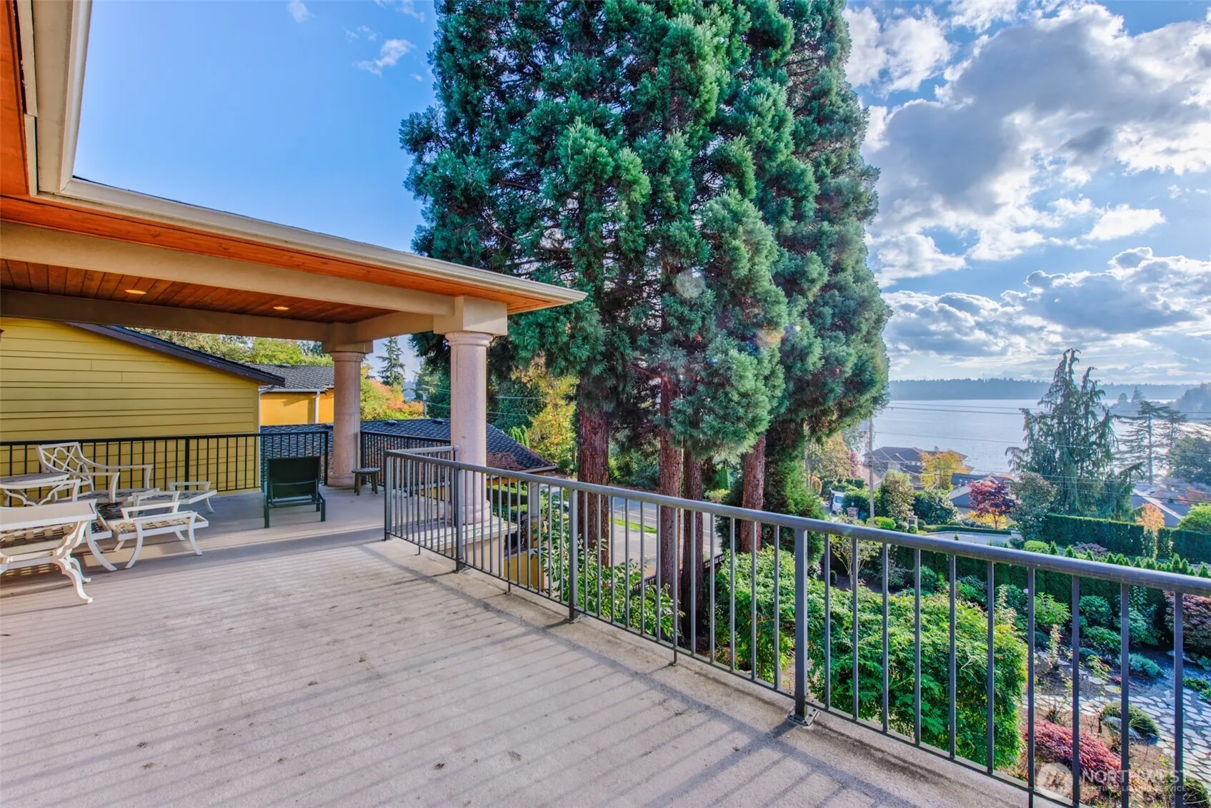 9426 Lake Washington Boulevard NE, Bellevue, WA 98004