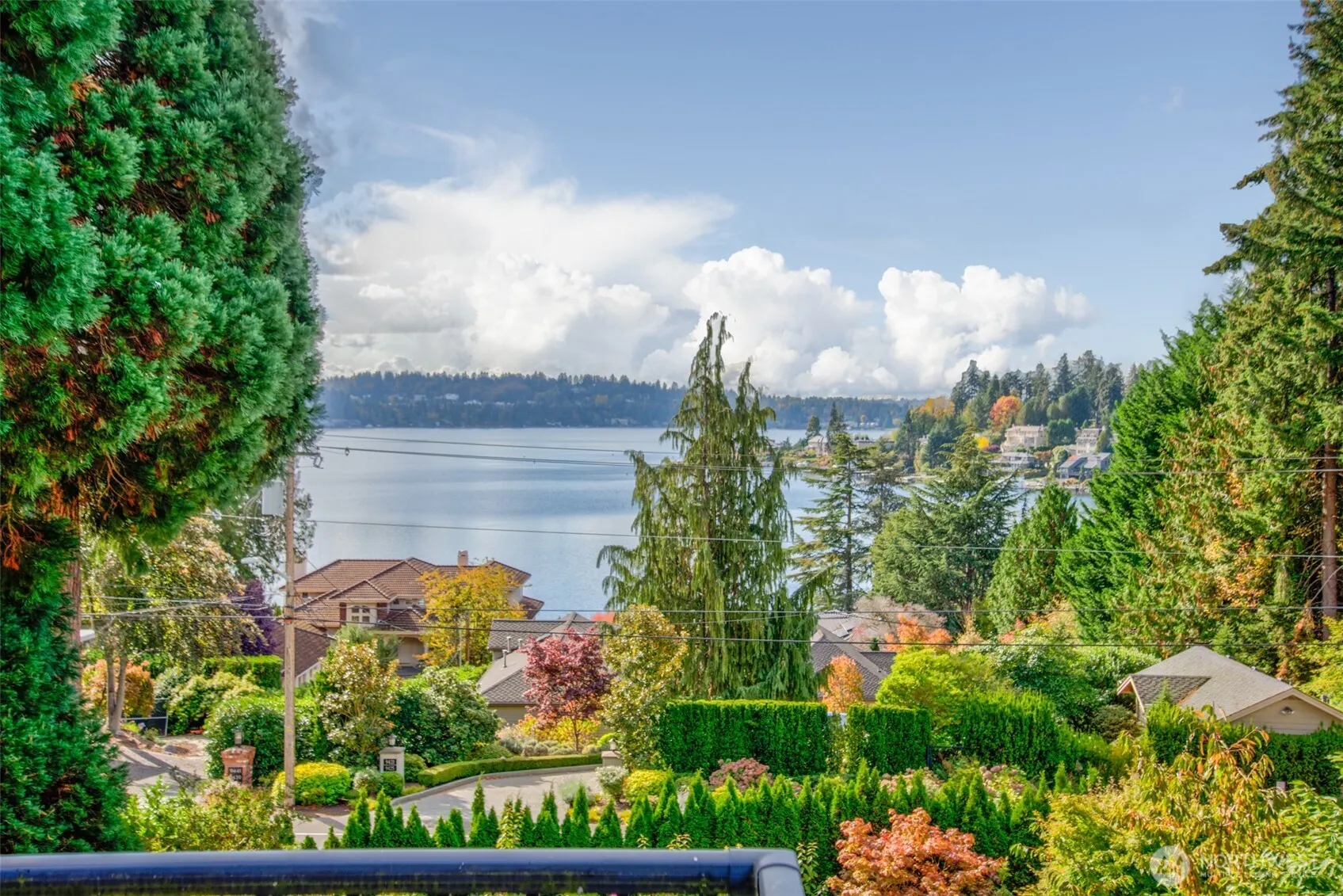 9426 Lake Washington Boulevard NE, Bellevue, WA 98004