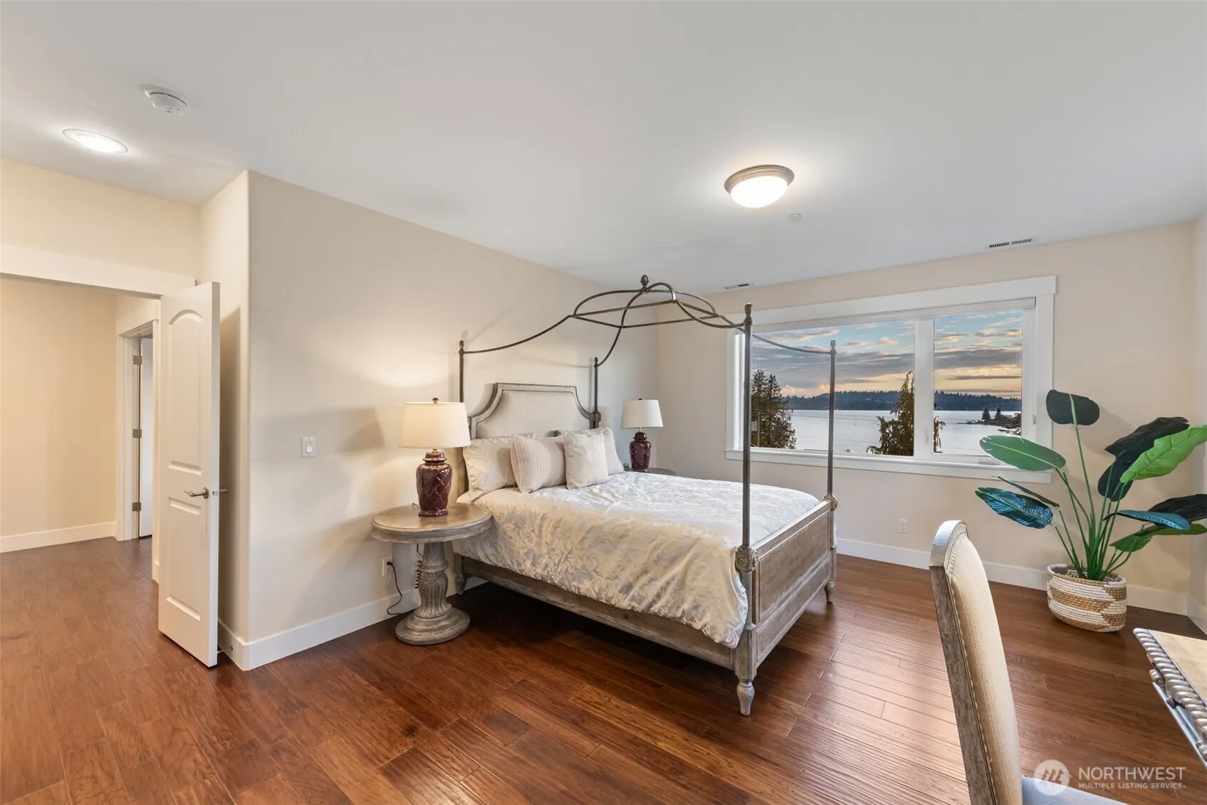 9426 Lake Washington Boulevard NE, Bellevue, WA 98004