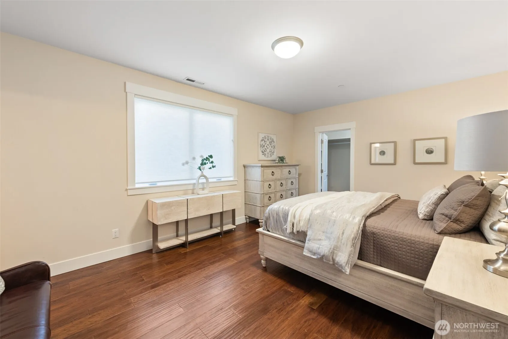 9426 Lake Washington Boulevard NE, Bellevue, WA 98004