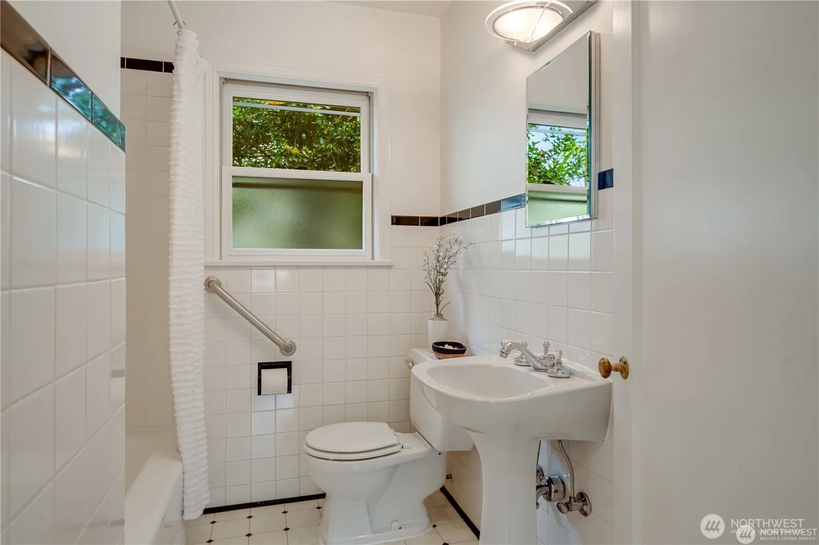 4052 Williams Avenue W, Seattle, WA 98199