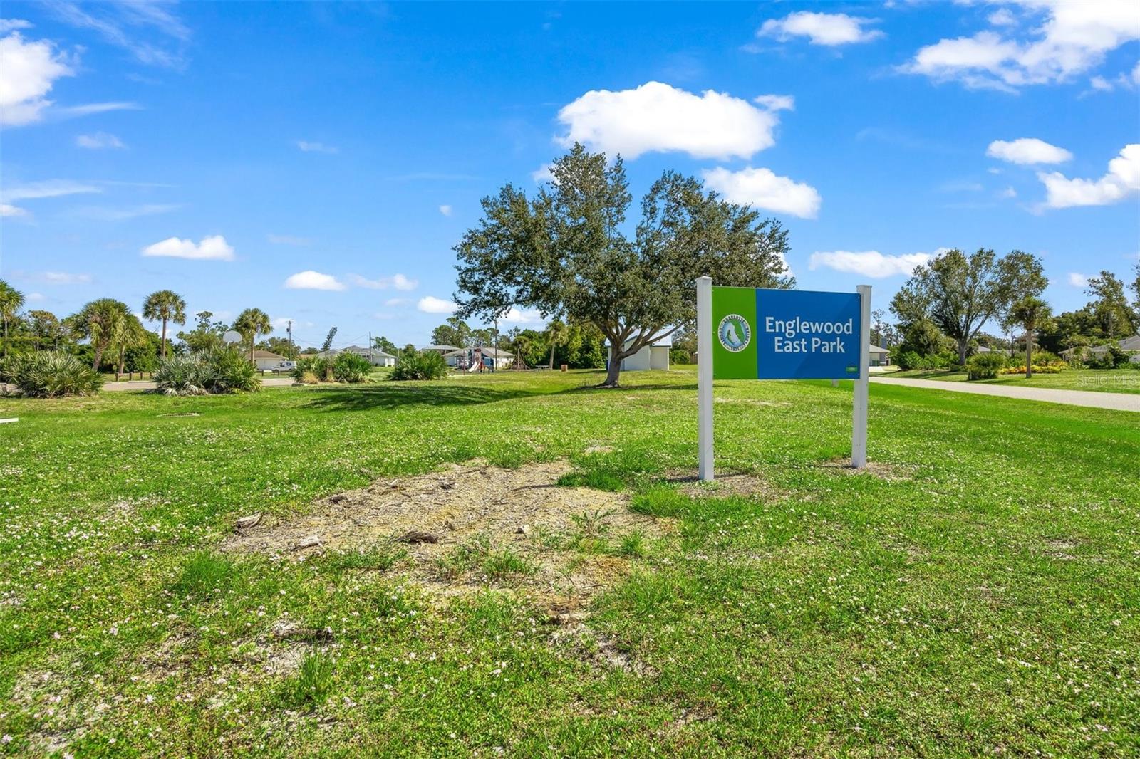 102 BROADMOOR LN