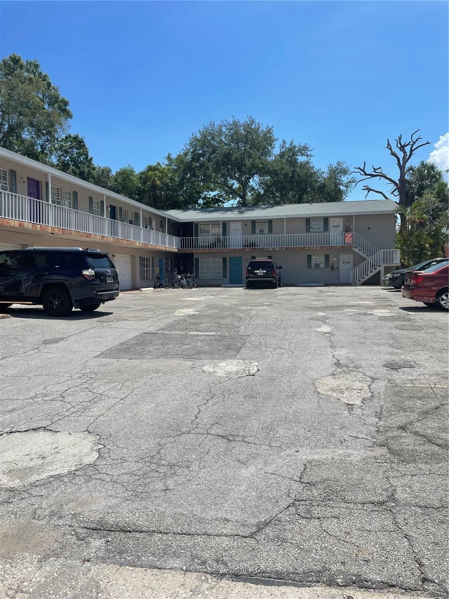 900 N ORANGE AVE