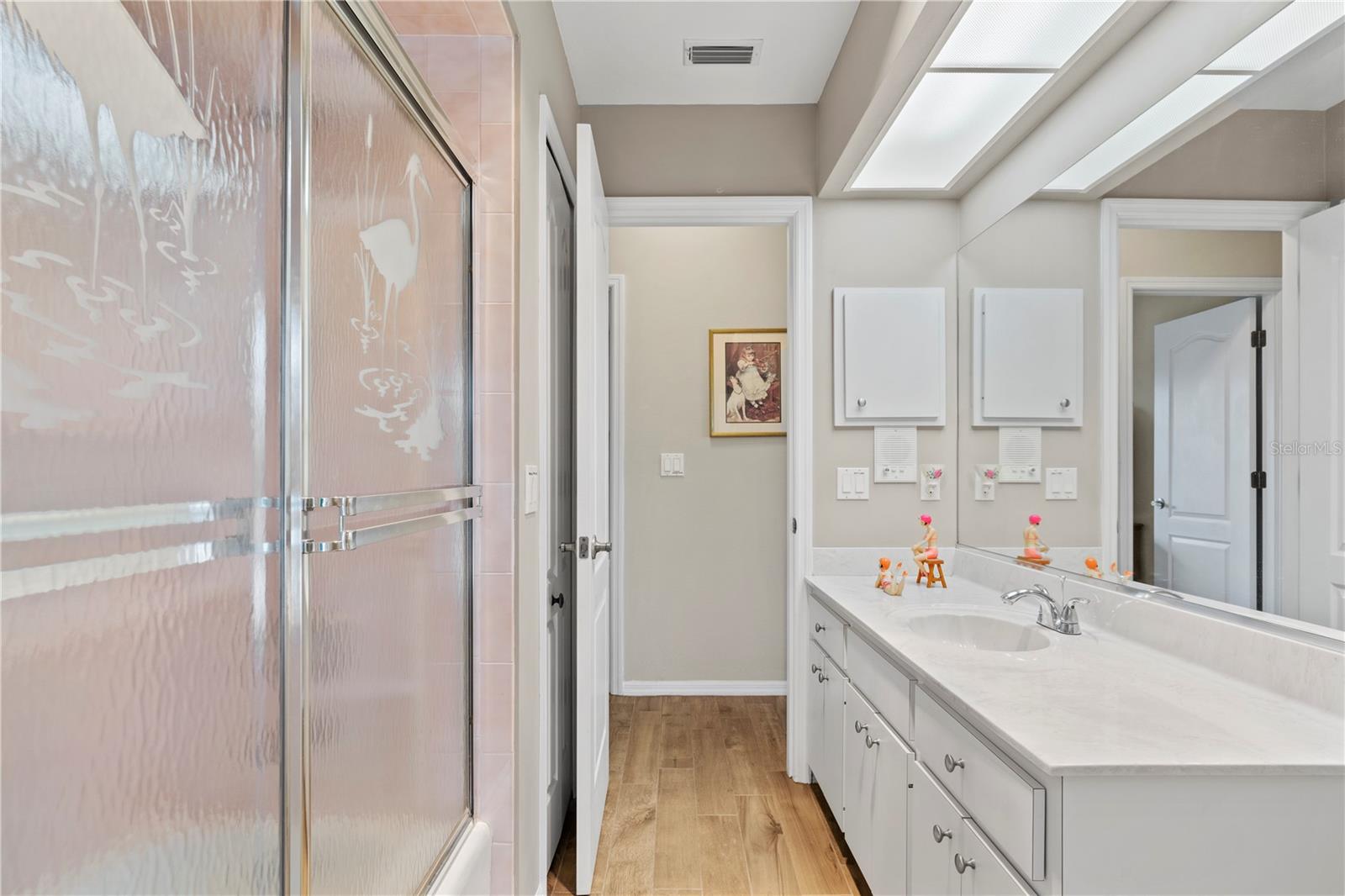 2 BUNKER CIR