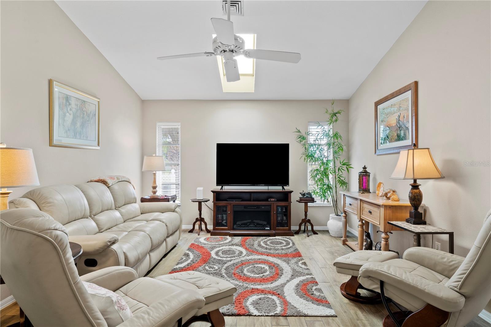 2 BUNKER CIR