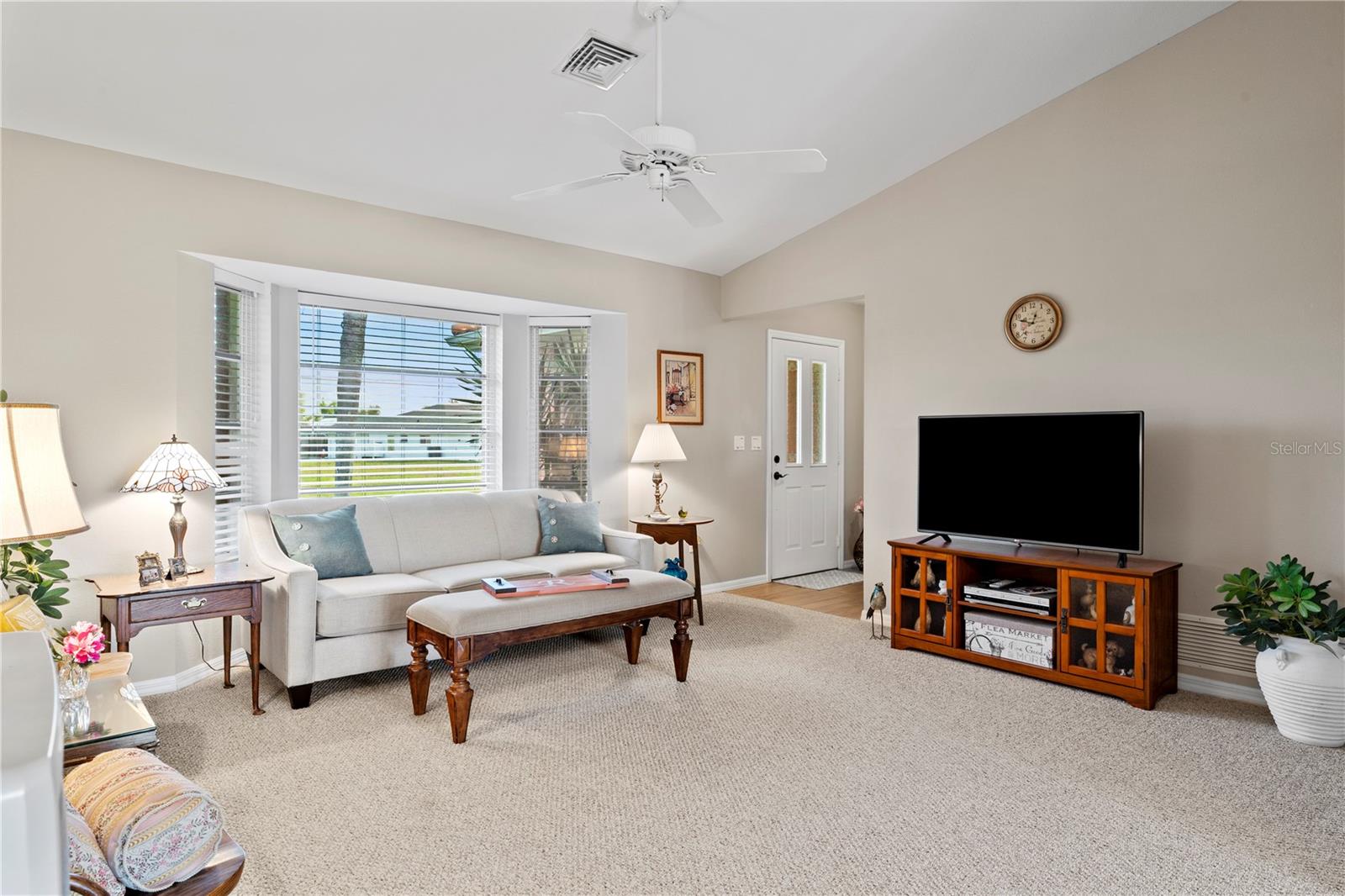 2 BUNKER CIR