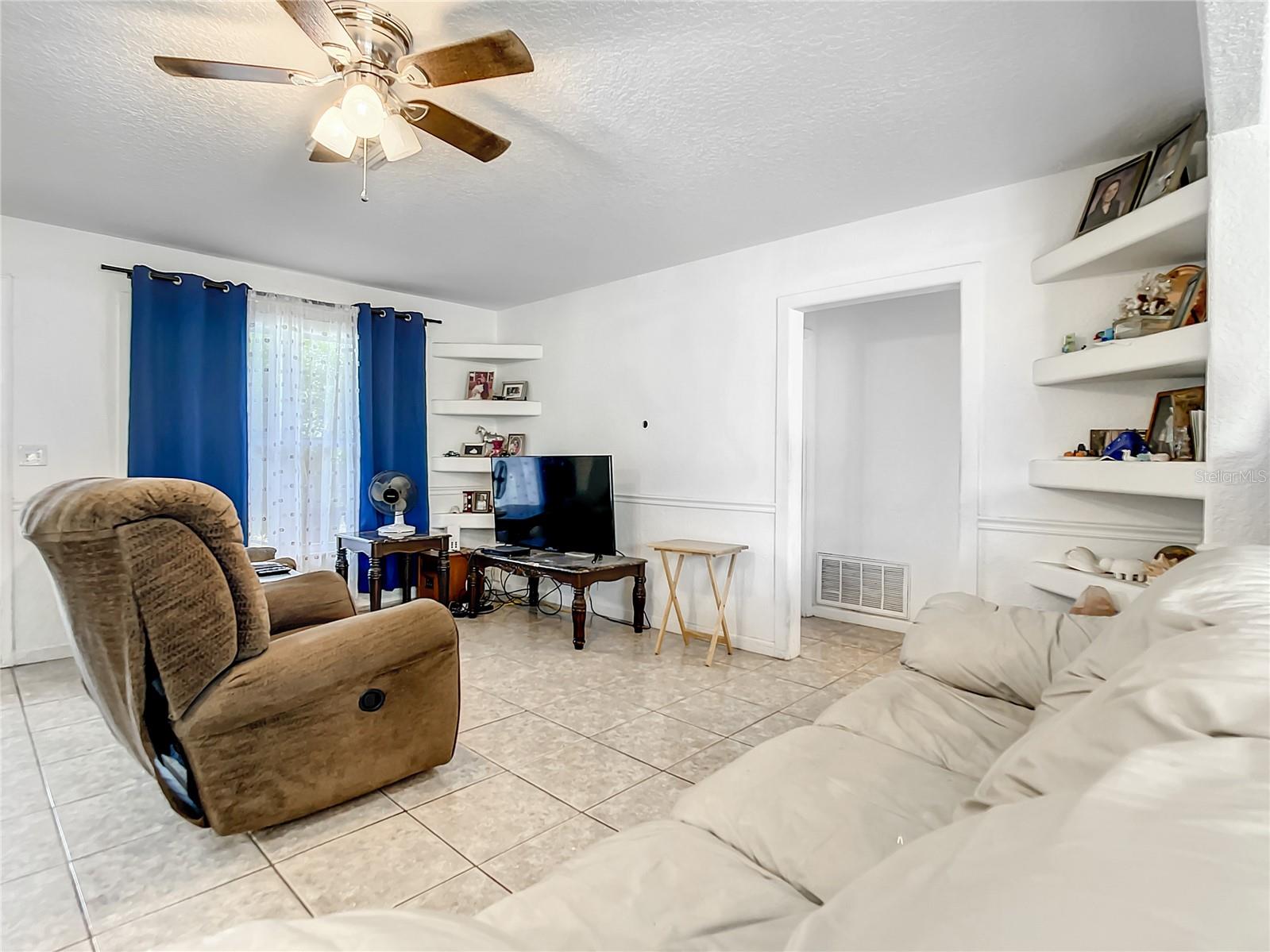 2121 GENTIAN RD