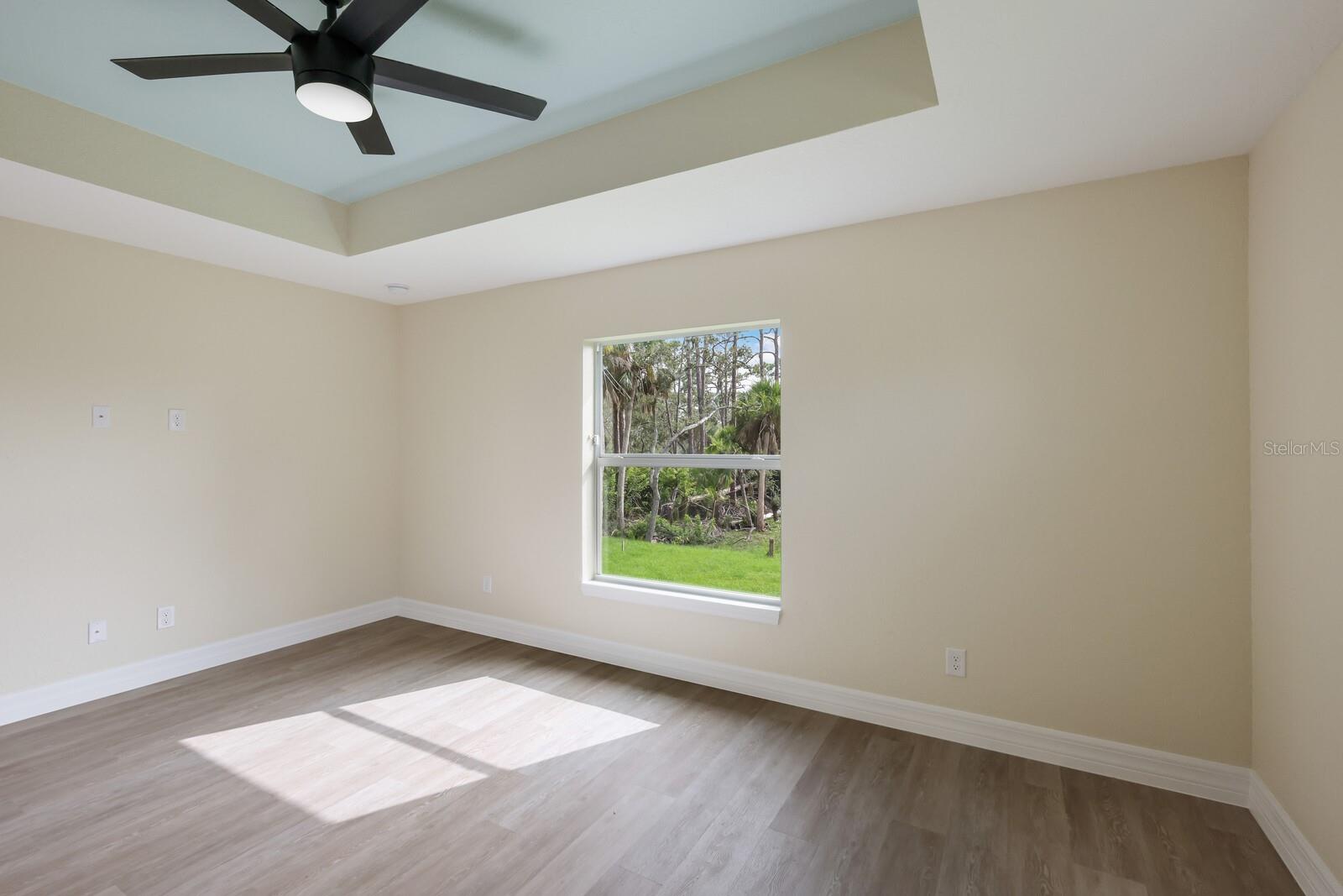 229 BAYTREE DR