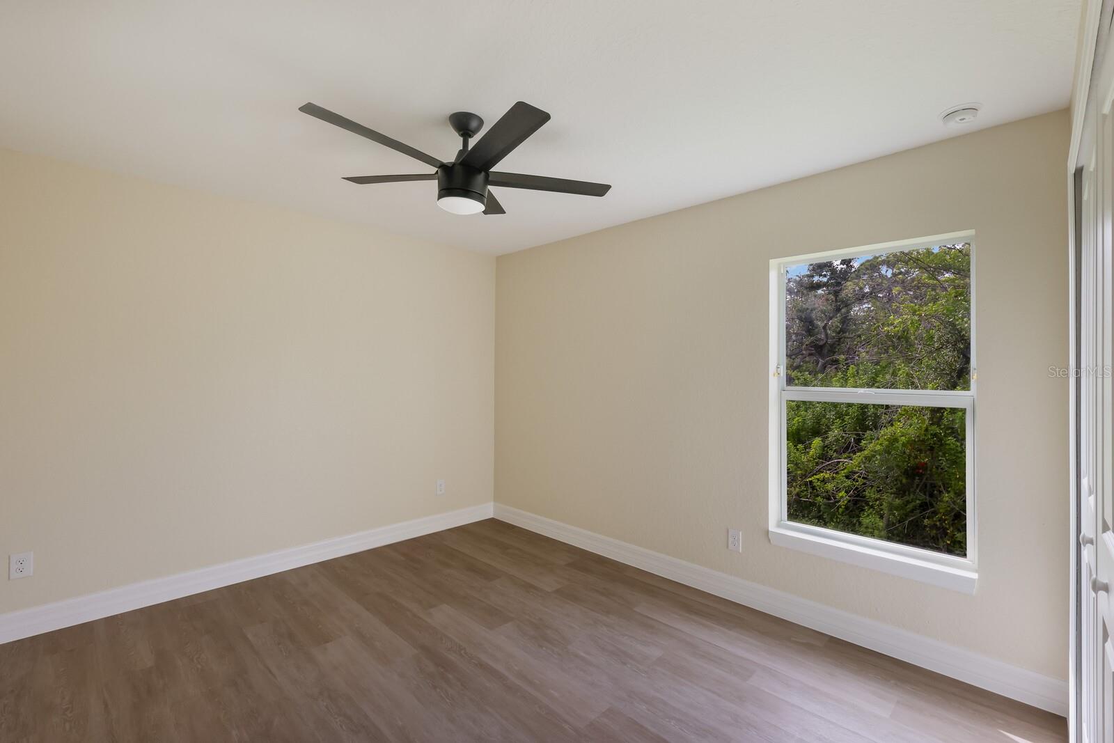 229 BAYTREE DR