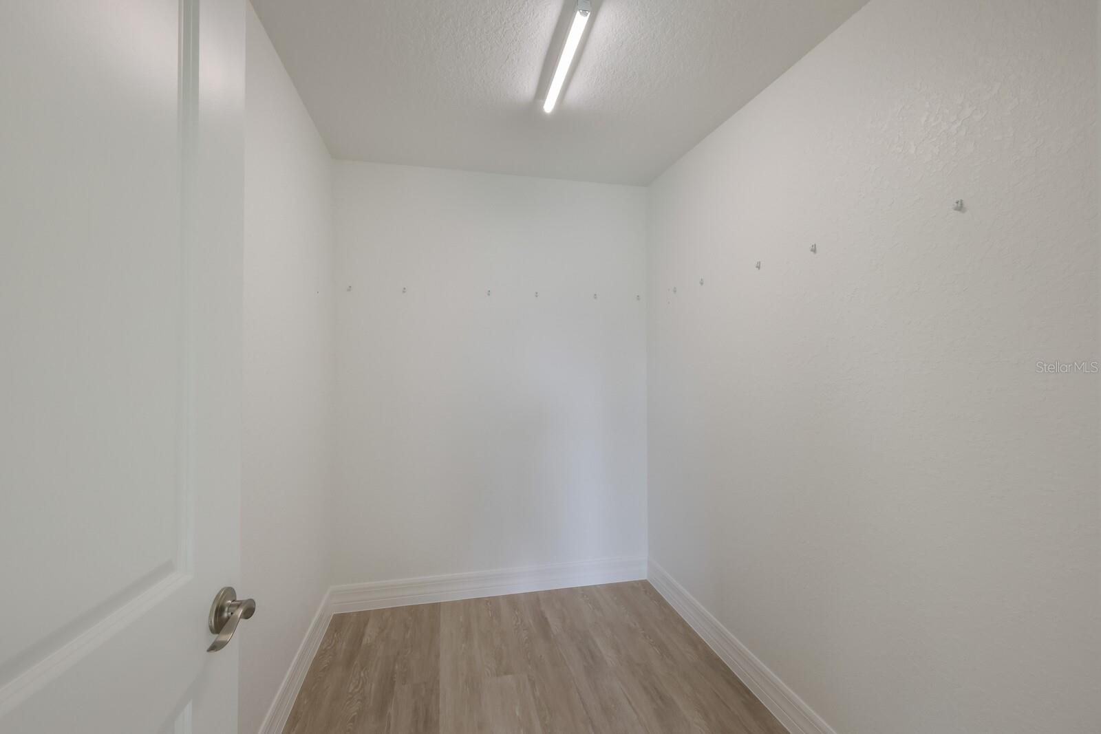 229 BAYTREE DR