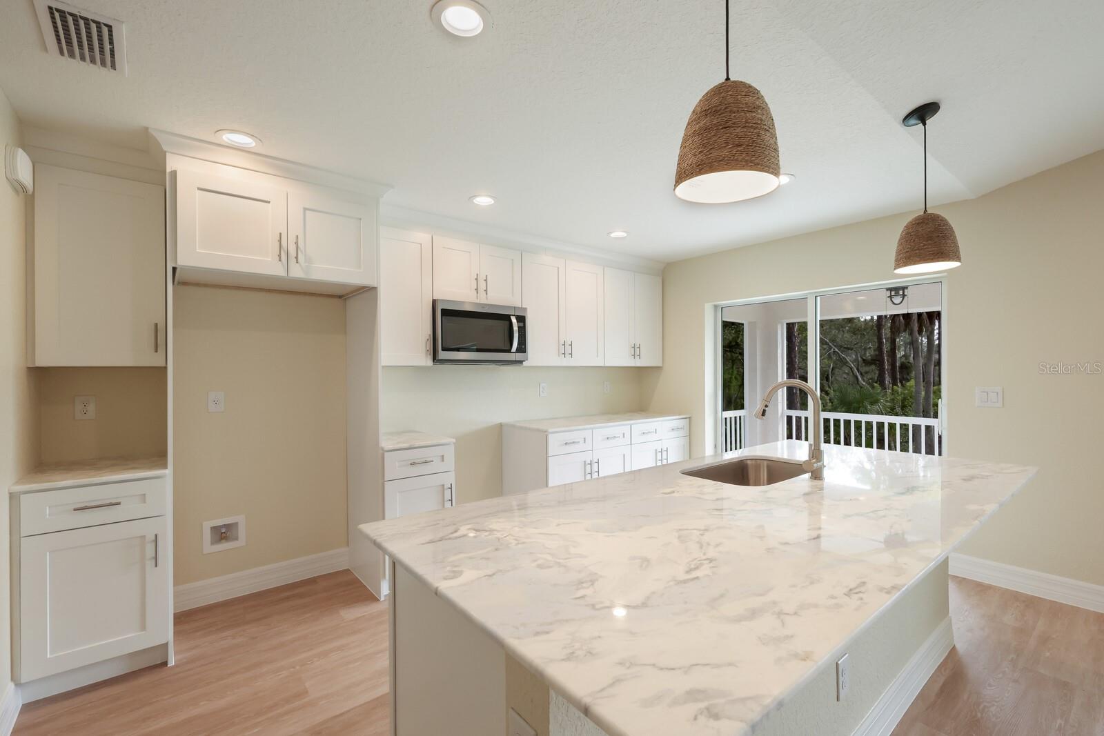 229 BAYTREE DR
