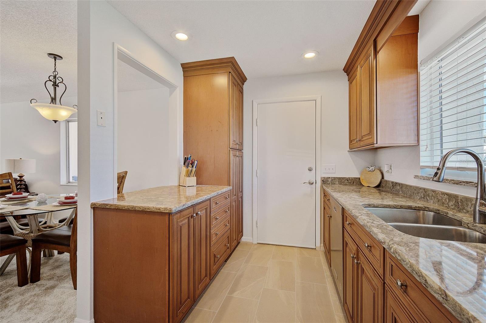 360 CIRCLEWOOD DR #E2-7, #E2-7