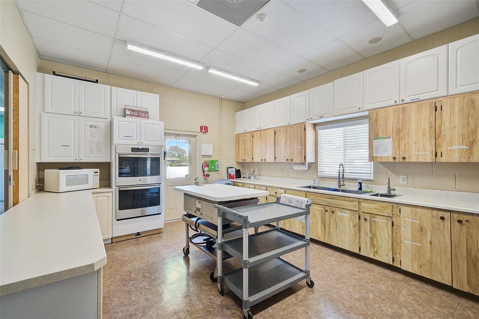 360 CIRCLEWOOD DR #E2-7, #E2-7