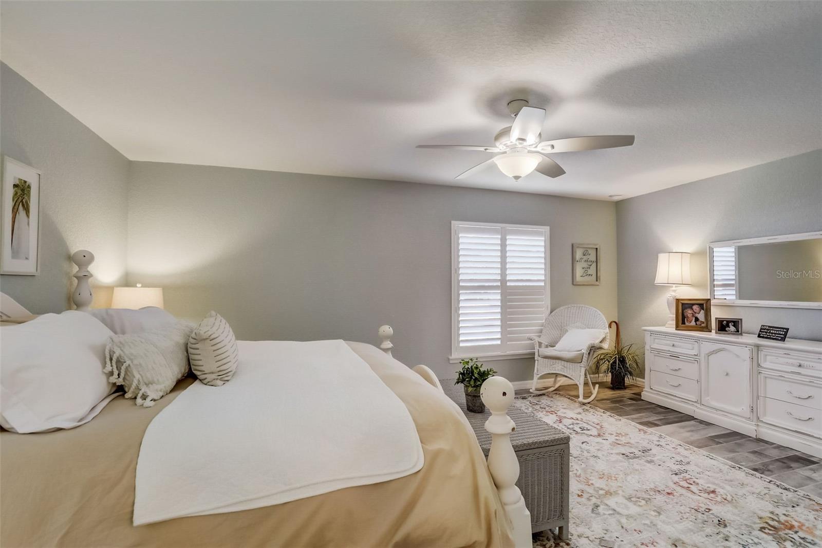 130 GLADES DR