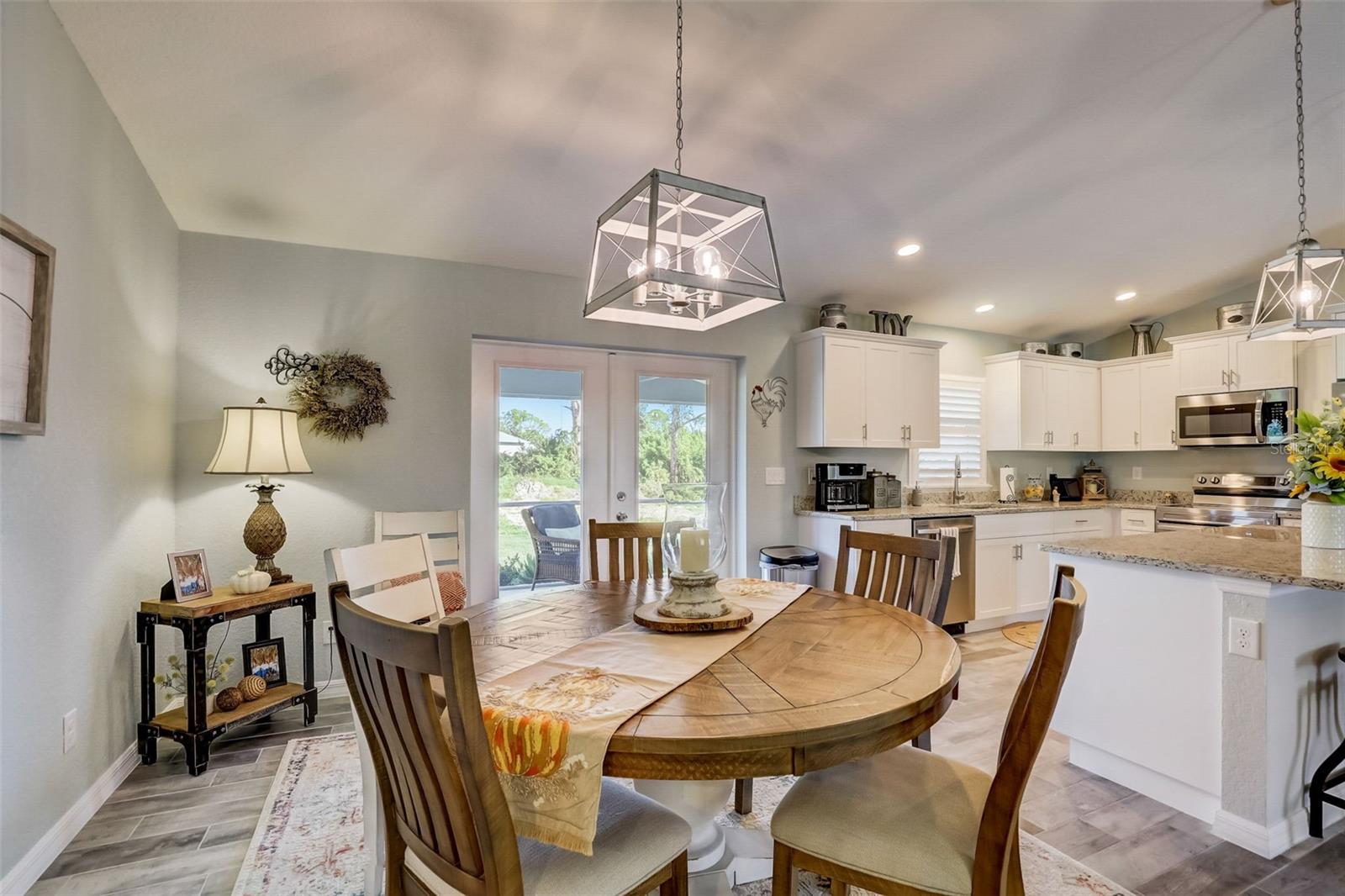130 GLADES DR