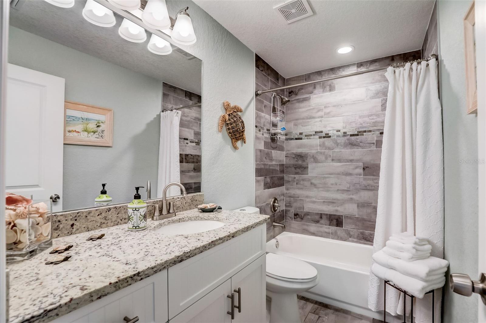 130 GLADES DR