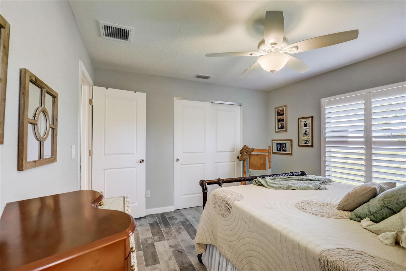 130 GLADES DR