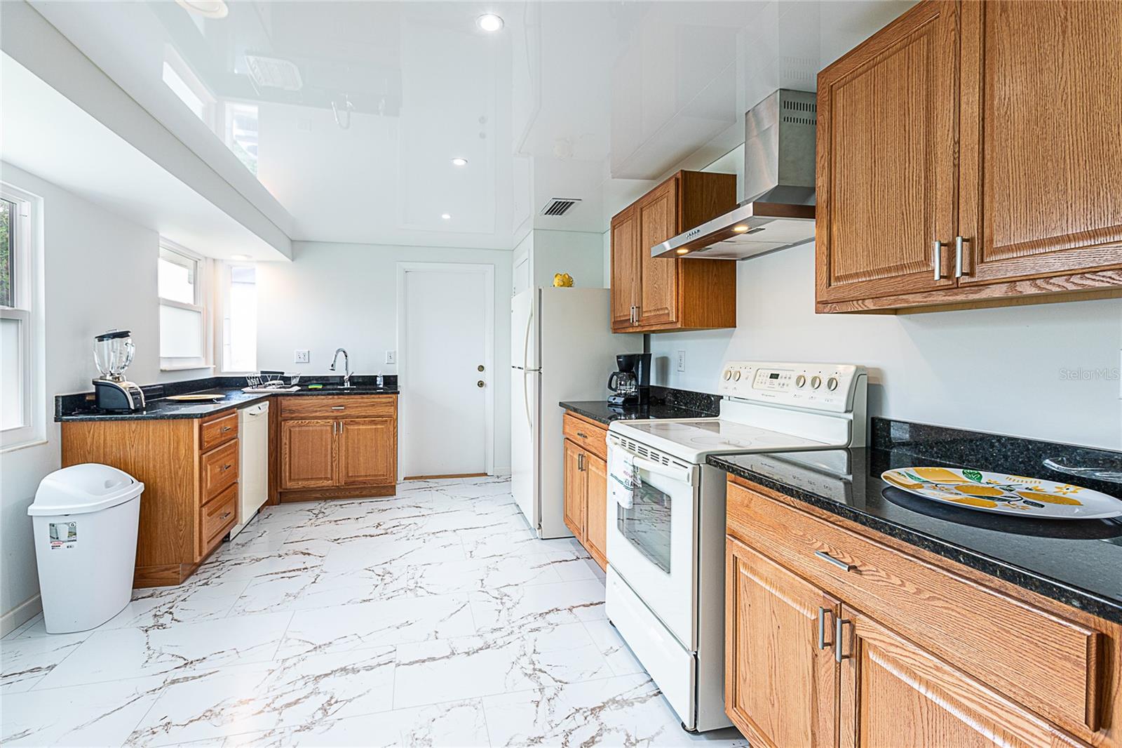 295 ANNAPOLIS LN