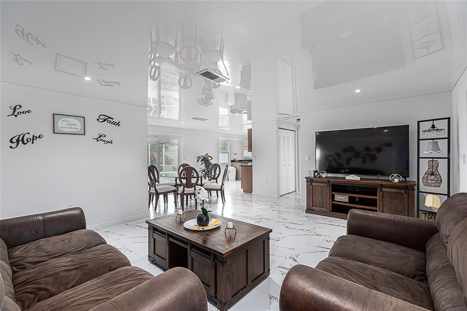 295 ANNAPOLIS LN